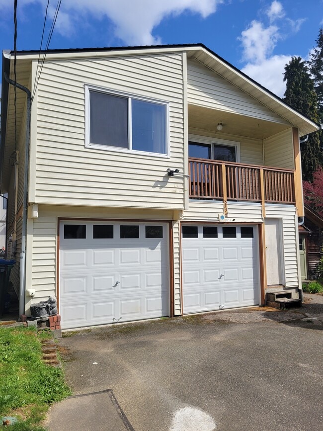 8732 14th Ave NW Unidad Bottom Floor