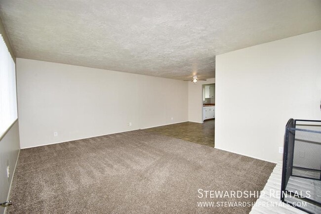 Photo - 336 S 51st Pl
