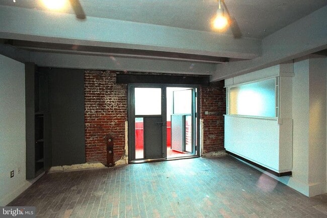 Photo - 144-50 W Laurel St Unit 202