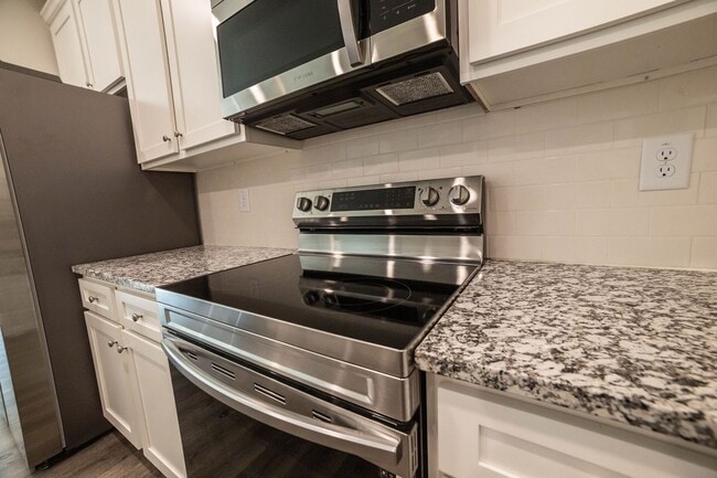 Photo - 4 Bed 2.5 Bath home in Gainesville!