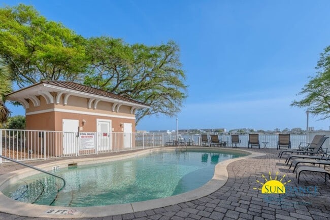 Photo - Stunning Furnished Indianola on the Water ... Unidad 202