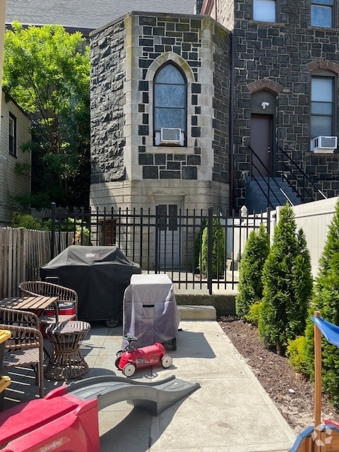 Building Photo - 335 7th St Rental