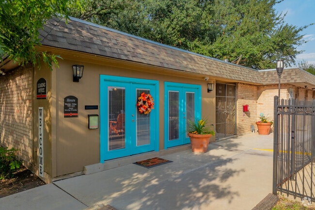 Leasing Office Exterior