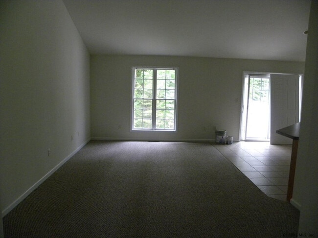 Photo - 2 Red Maple Ln