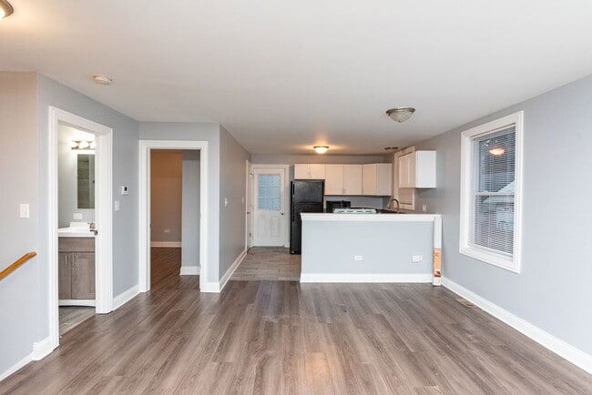 Photo - 18247 Roy St