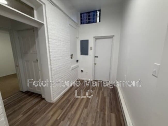 Photo - 347 S George St