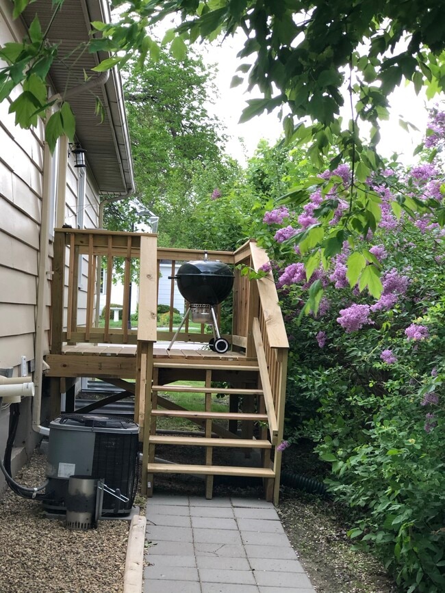 deck - 446 5th Ave NW