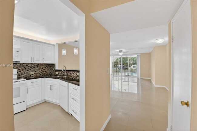 1710 NE 191st St Unit 206