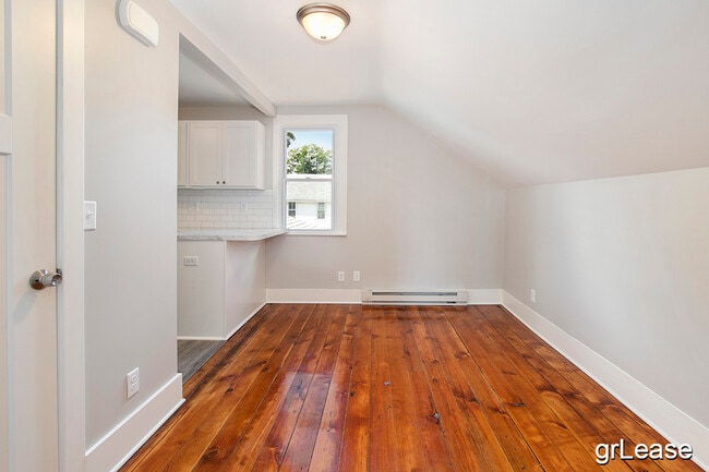 Photo - 25 Seward Ave NW Unidad 2