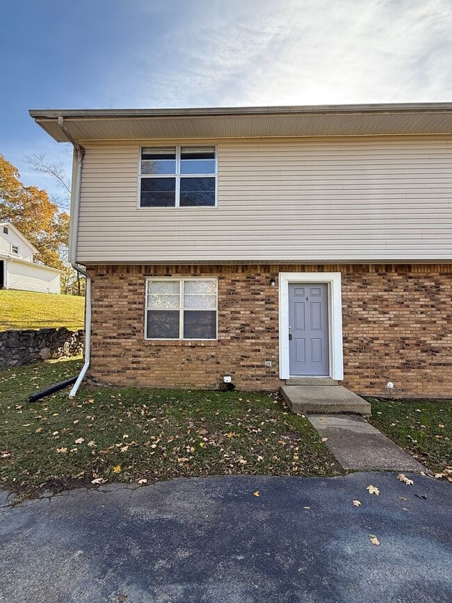 Photo - W Ray Unit Apt #4