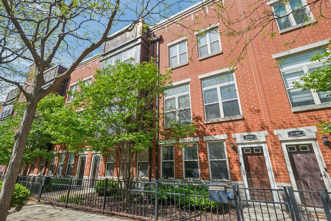Building Photo - 2504 S Calumet Ave