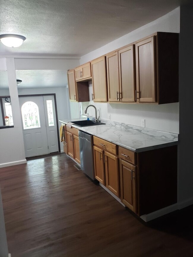 Photo - 3 Bed 1 Bath in Tomah, WI