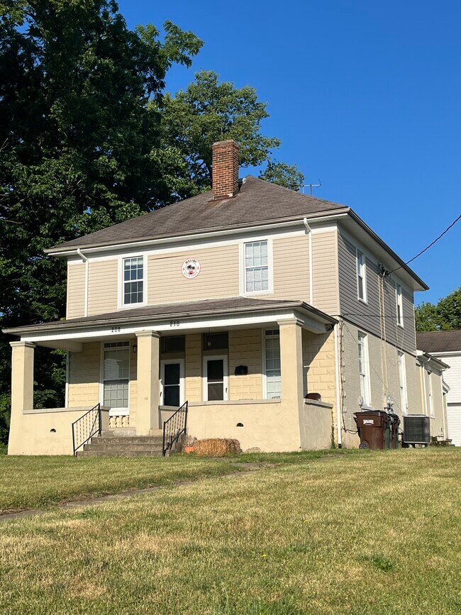 Building Photo - 210 N Beech St Rental