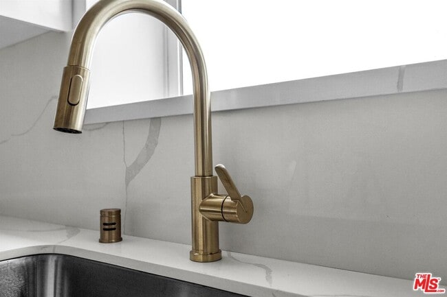 Photo - 4701 Saturn St