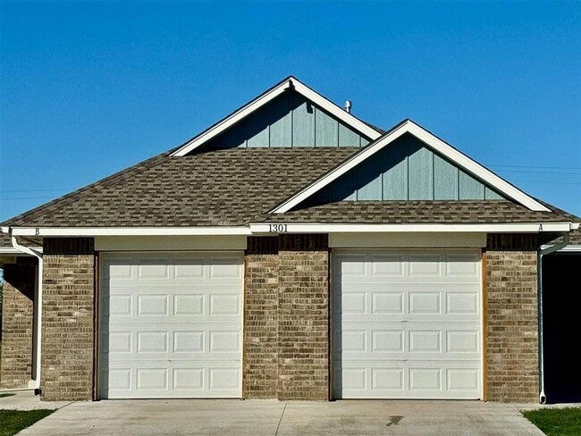 Building Photo - 1301 SW New York Ave