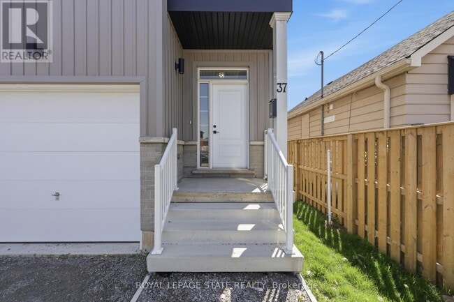 Photo - 37 Delena Ave S
