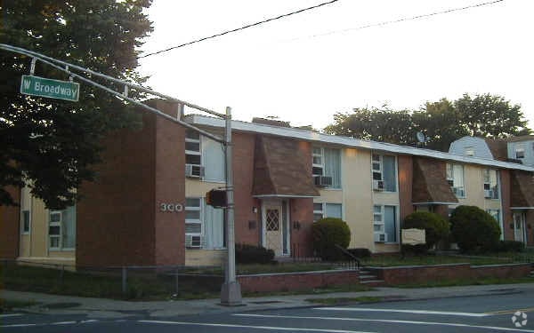 Town & Country Apartments - Town & Country Apartments