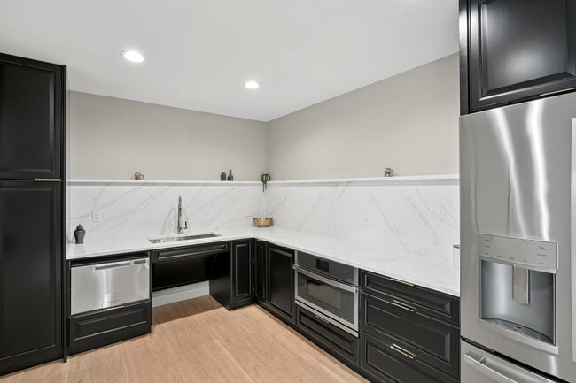Center Place - Kitchen