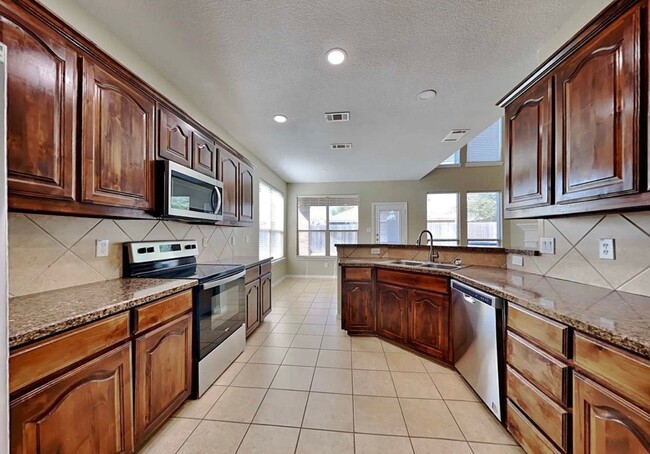 2246 Whitney Dr