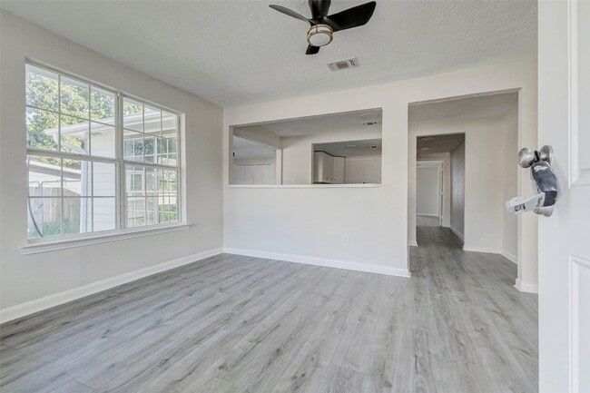 Photo - 2311 Wavell St