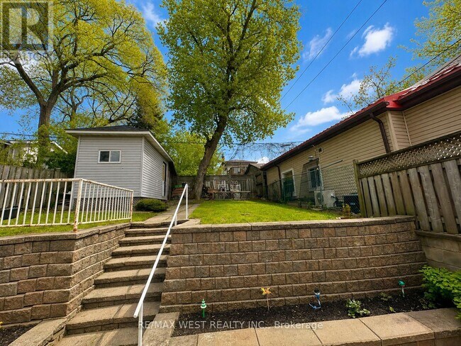 Photo - 355 Silverthorn Ave