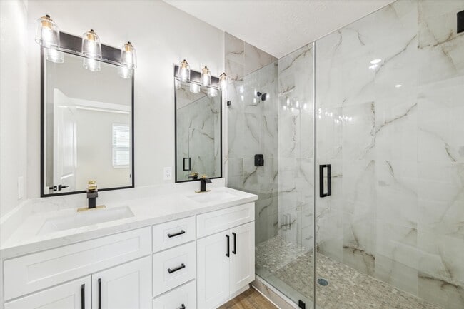 Photo - 8130 Sunbury St