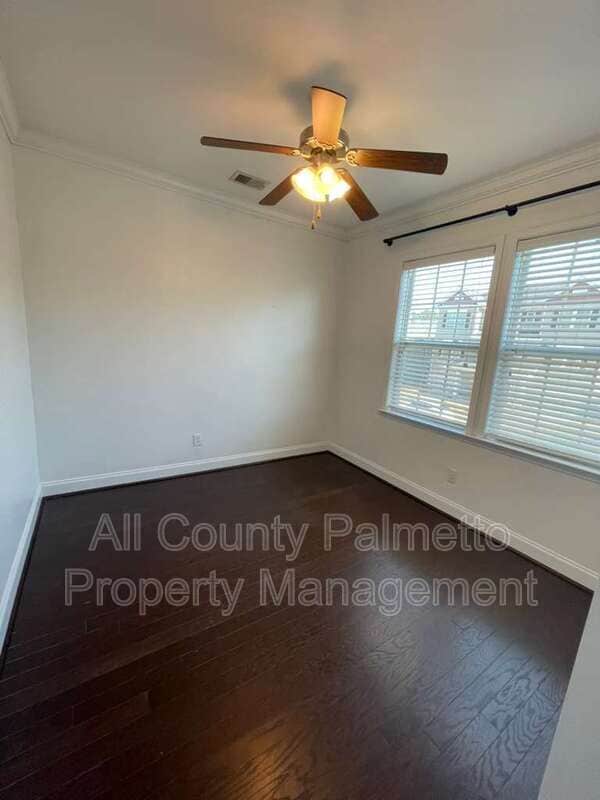 Photo - 4077 Hartland St