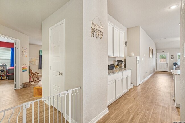 Photo - 633 Oleander Crk