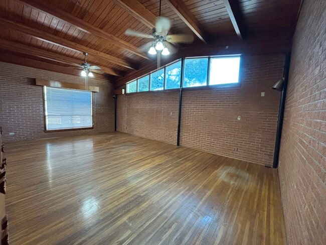 Cathedral ceilings throughout - 1010 N Cutting Ave