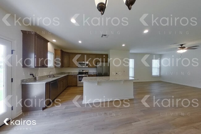 Photo - 104 Teddy Ln