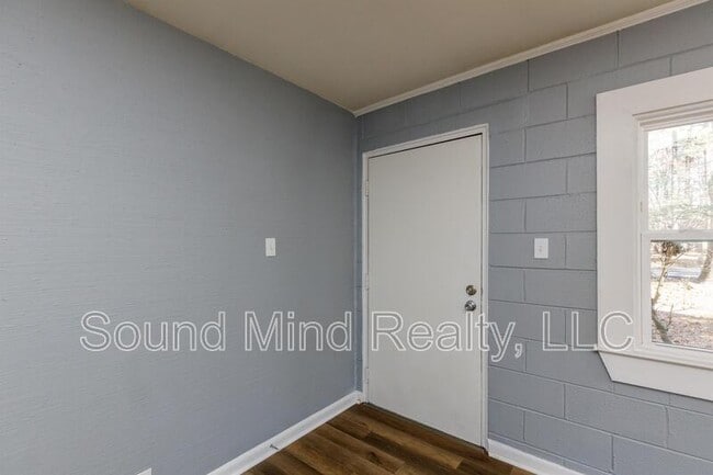 Photo - 717 Woodland Rd