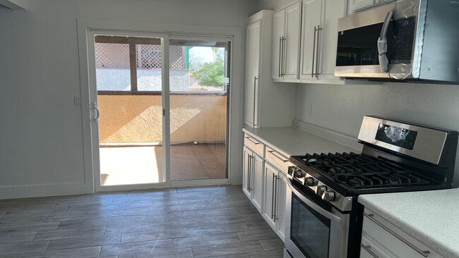 Photo - 2667 McLeod Dr