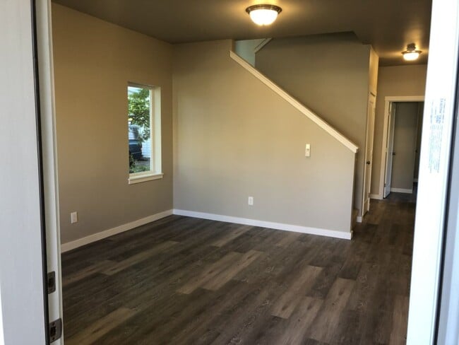 Photo - 5 Bedroom, 2.5 Baths Home for Rent, Available in September