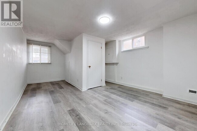 Photo - 225 Pineway Blvd