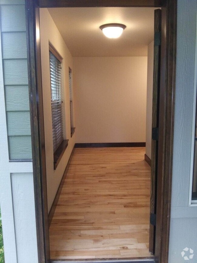 Building Photo - 895 Longbow Ln Unit B Rental