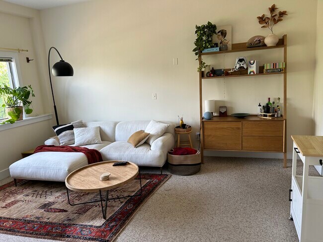 Photo - 1 The Cres Unit #5