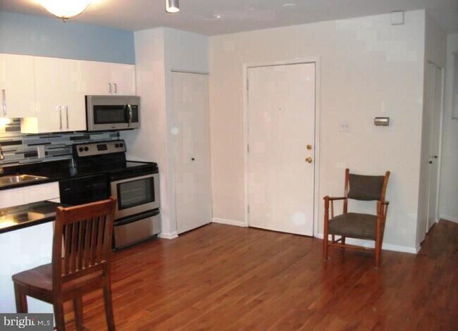 Photo - 912 Spruce St Unit 5