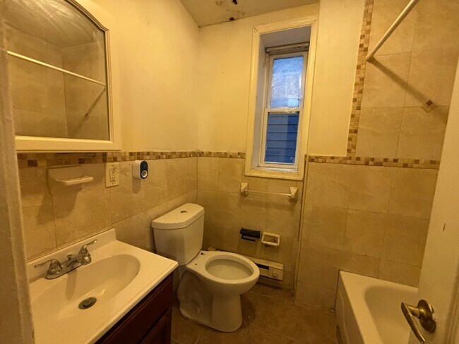 Photo - 5902 Madison St