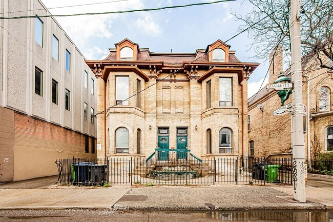Building Photo - 202 Gerrard St E Unit 1