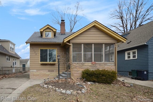 Building Photo - 1105 E Fifth St