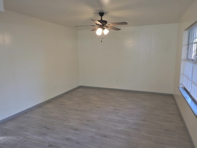 Photo - 408 E Coombs St Unit 2