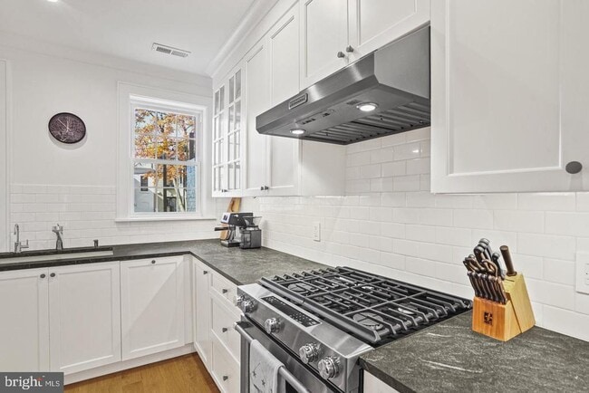 Photo - 1920 35th St NW
