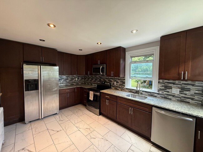Building Photo - Newly Renovated Home in West Philadelphia