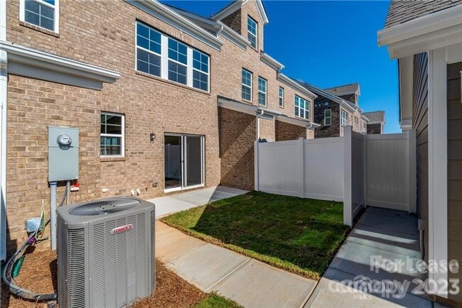 Photo - 3 bedroom town home in Rea Farms- walkable community to restaurants, shops, walking trails