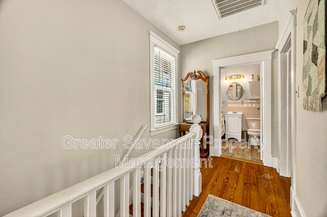 Photo - 530 E 35th St Unit B