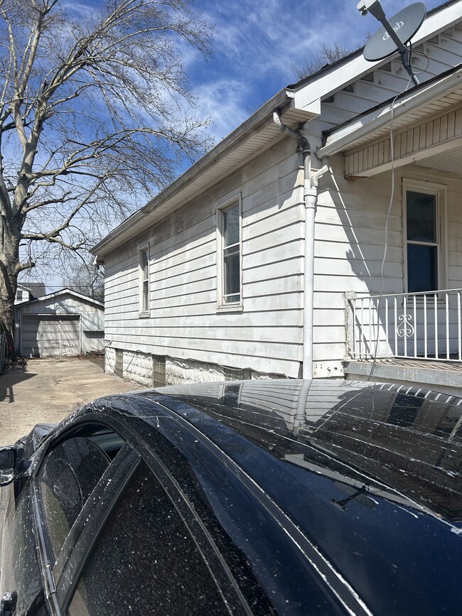 Photo - 2345 Iowa St