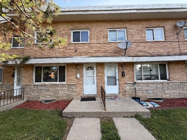 Building Photo - 1427 Hervey Ave Rental