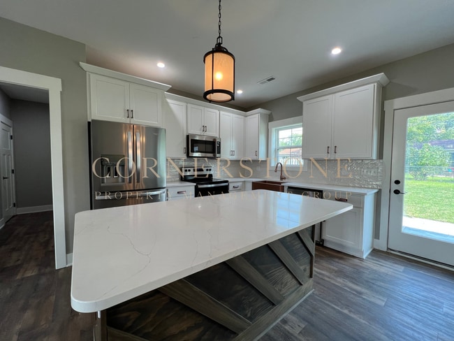 Photo - Beautiful 3 bedroom house! $2,250