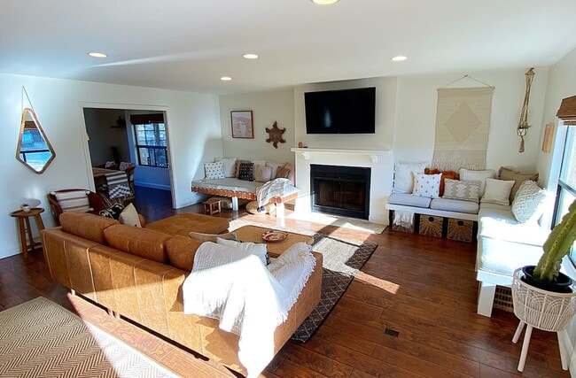 Photo - 837 4th St Unit Main