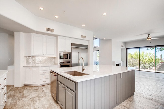 Photo - 11015 E Desert Vista Dr